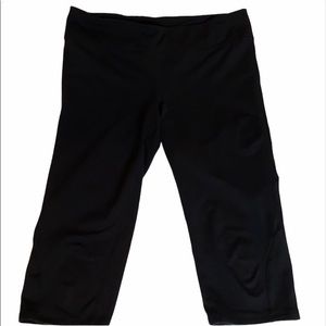 GapFit Black Capri Leggings Size M